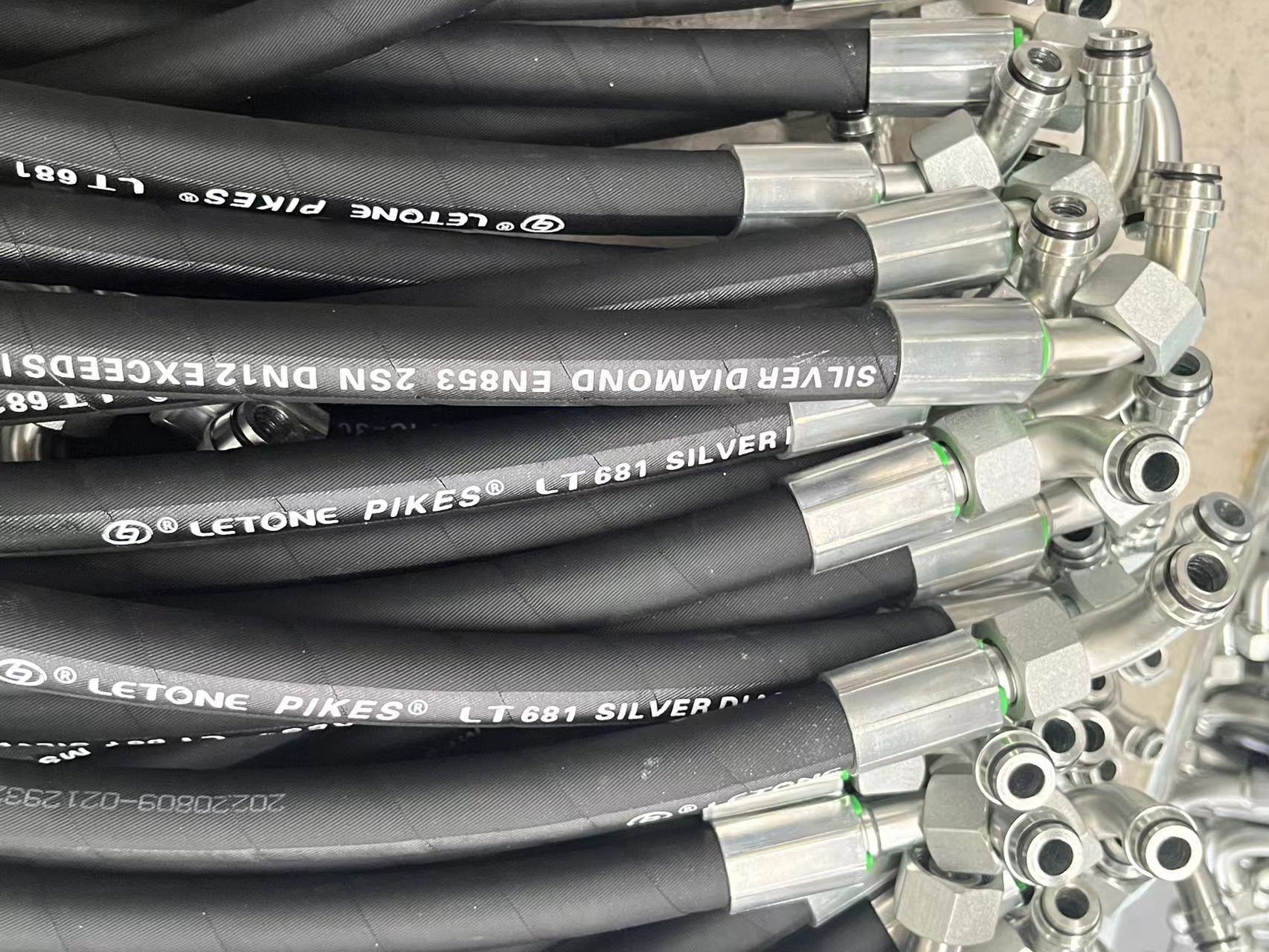 Advantages of super wear-resistant hose for asphalt mud in transportation operations